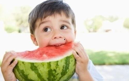 在网上吃瓜只看不传播犯法吗,边界何在？违法与否的探讨